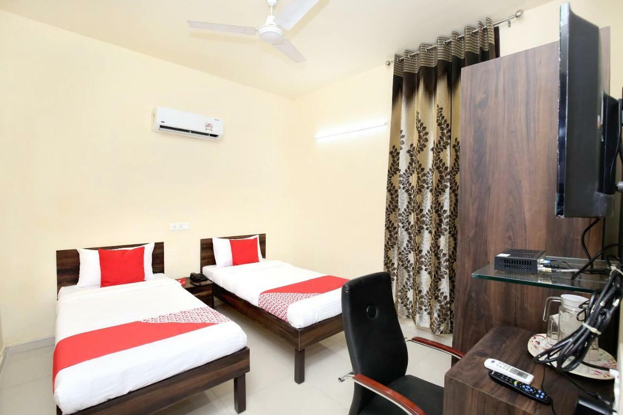 Oyo 16126 Aanantham Hotel Ludhiana Buitenkant foto