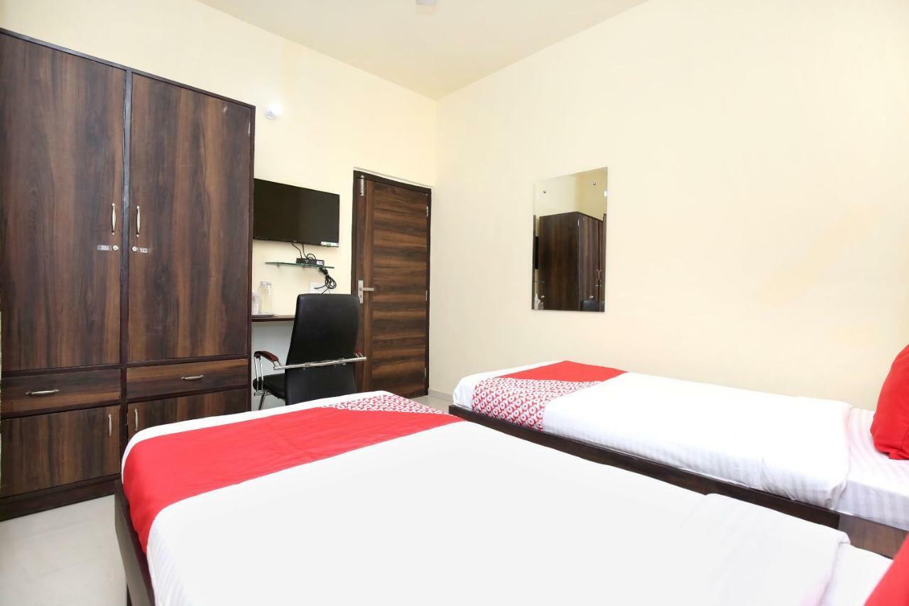 Oyo 16126 Aanantham Hotel Ludhiana Buitenkant foto