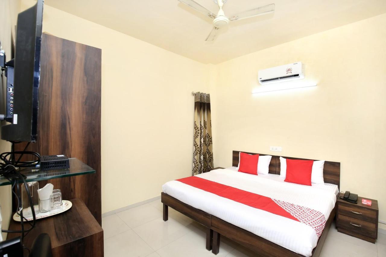 Oyo 16126 Aanantham Hotel Ludhiana Buitenkant foto
