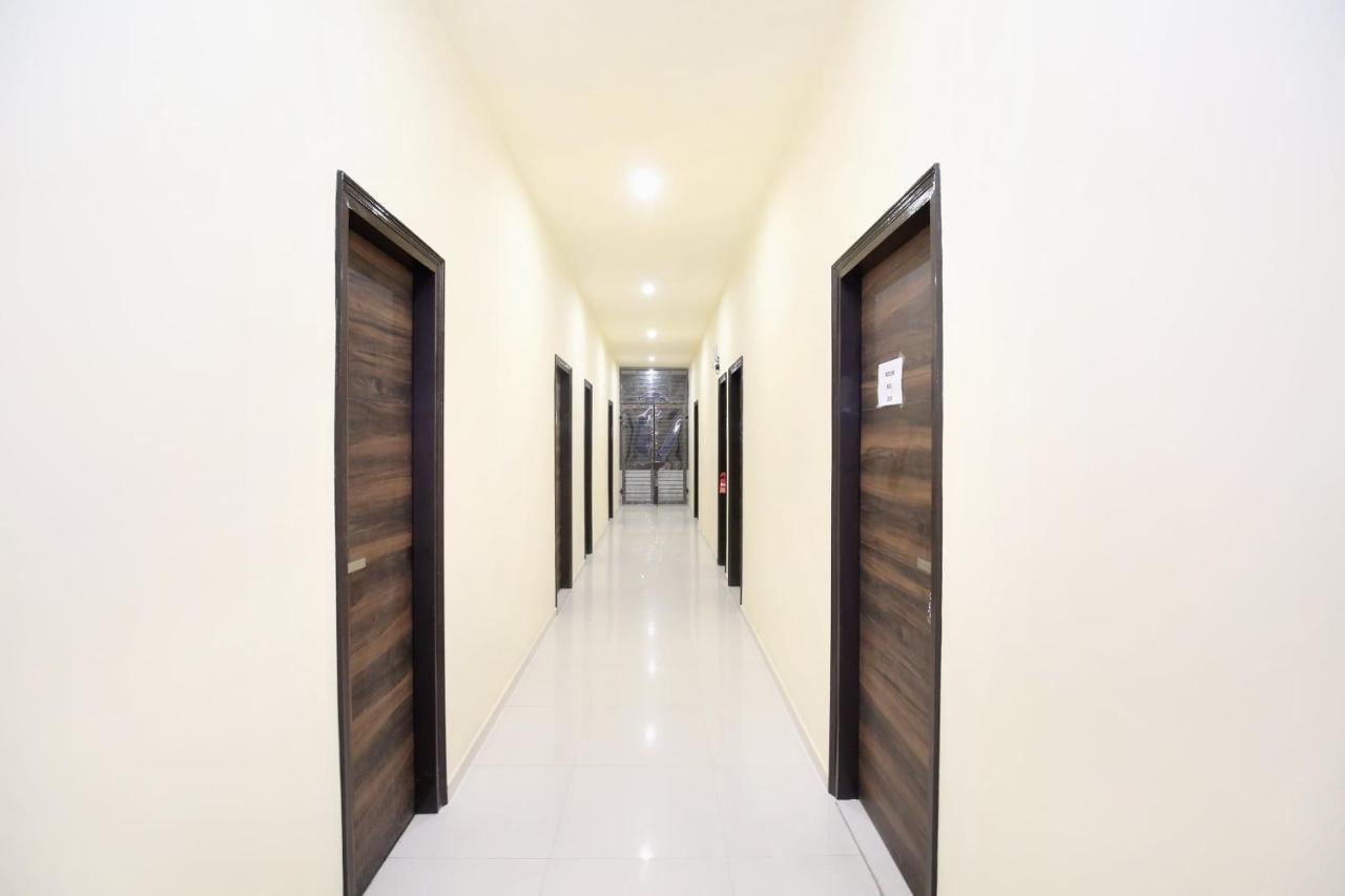 Oyo 16126 Aanantham Hotel Ludhiana Buitenkant foto