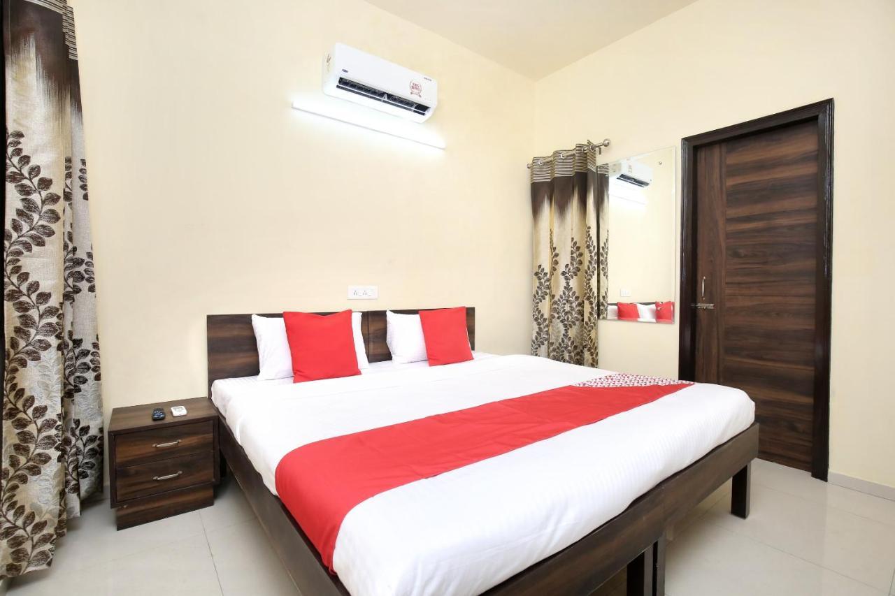 Oyo 16126 Aanantham Hotel Ludhiana Buitenkant foto