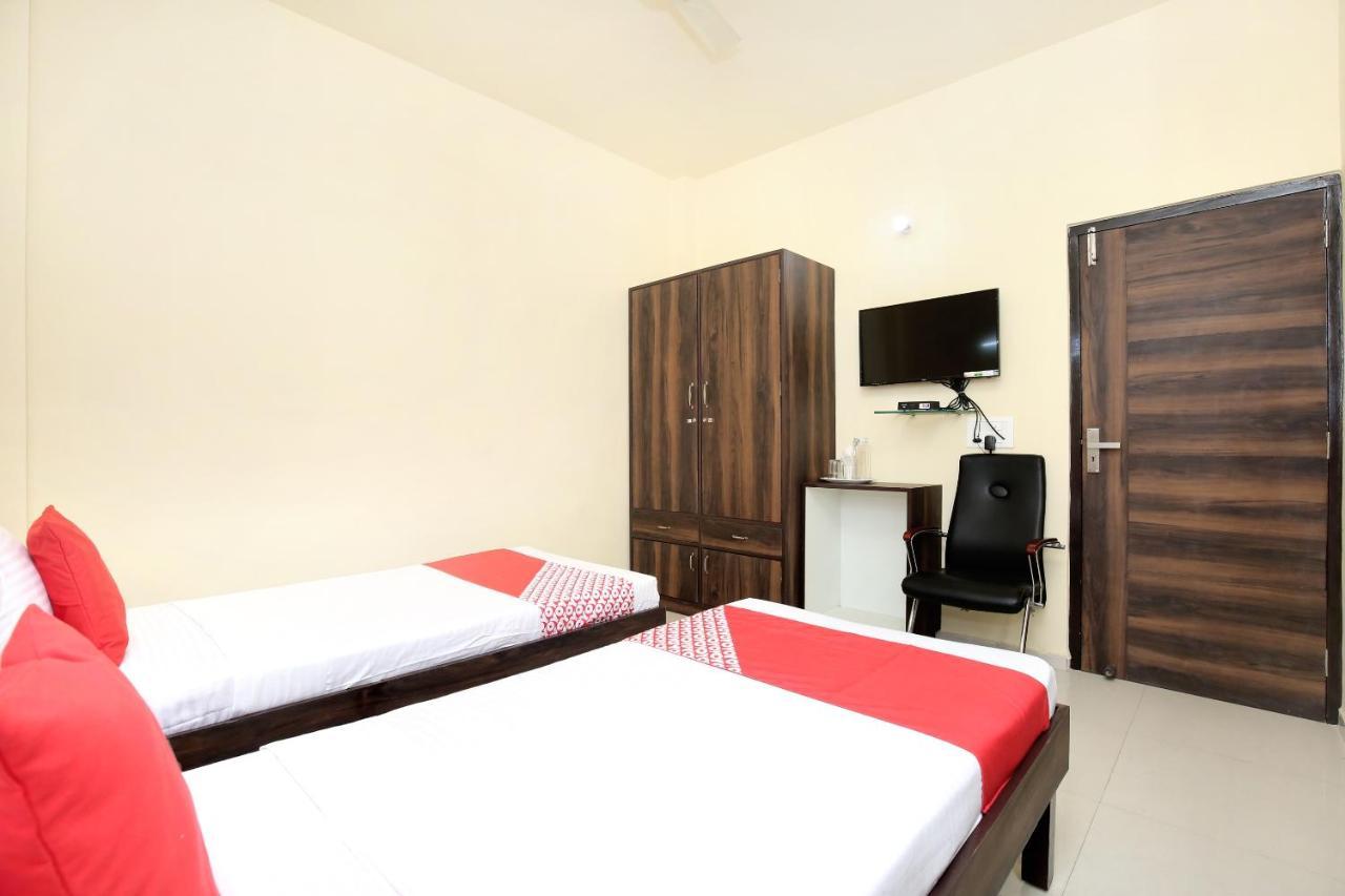 Oyo 16126 Aanantham Hotel Ludhiana Buitenkant foto