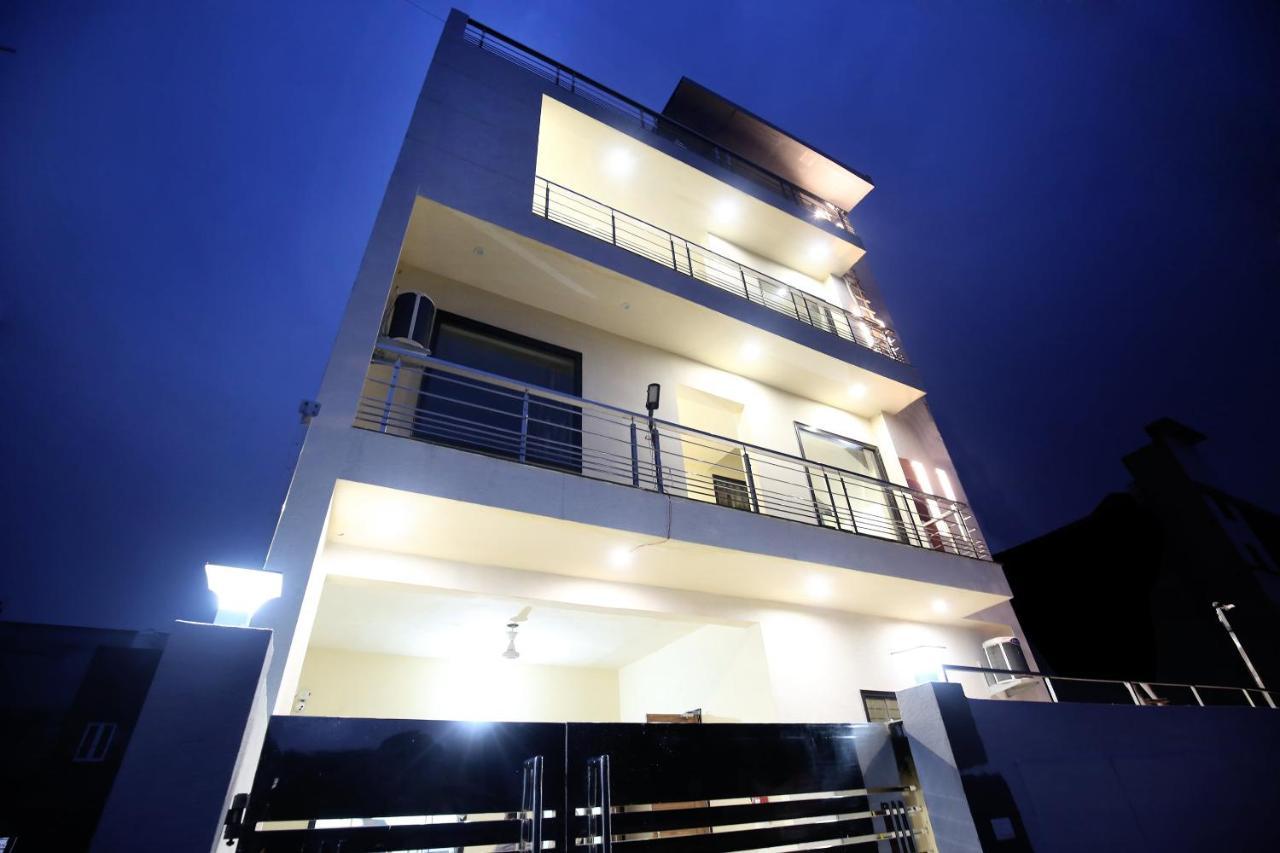 Oyo 16126 Aanantham Hotel Ludhiana Buitenkant foto